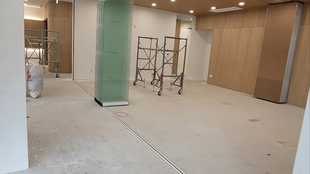 종로 한옥 게스트하우스 객실 라운지 글라스폴딩도어 시공 YK창호
